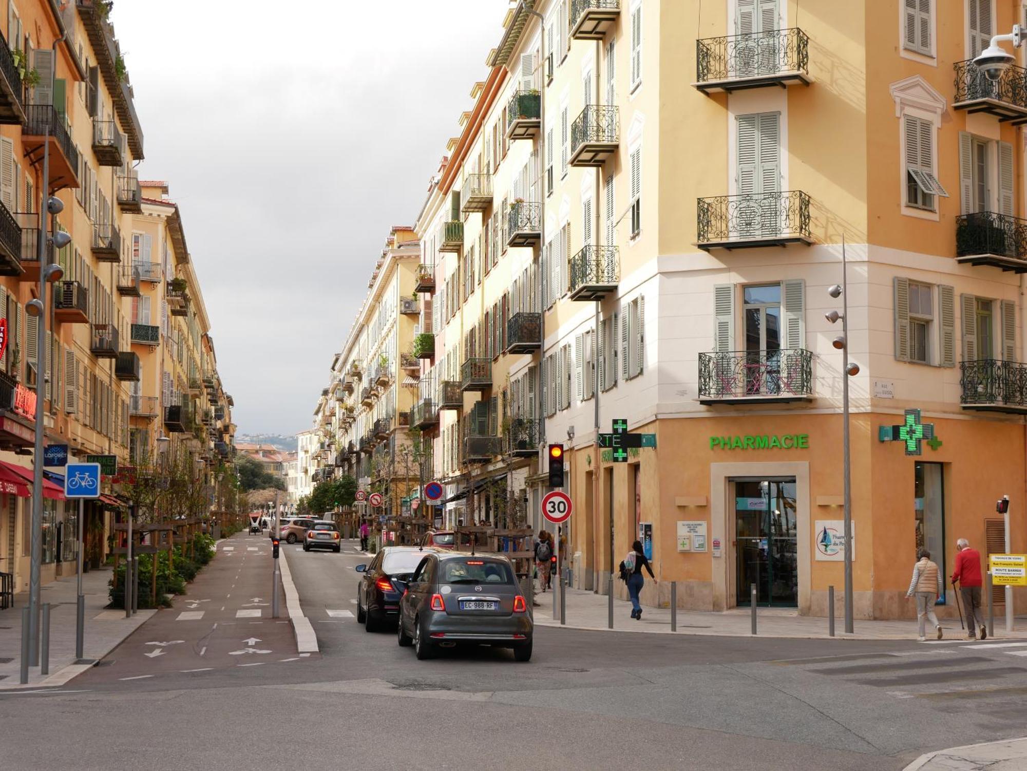Lovely - Port De * Nizza
